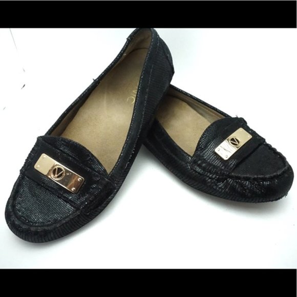 ✨Vionic Black and Gold Loafers Size 6.5 - Picture 1 of 5